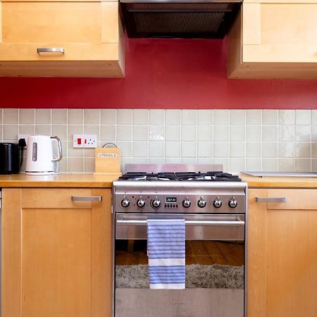 Joivy Old Town 1-Bed Apartment With Stunning Views Edinburgh Exterior photo