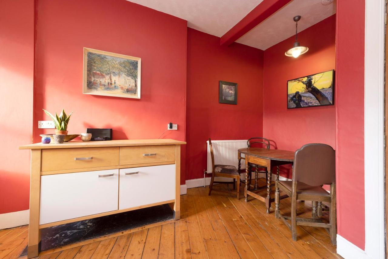 Joivy Old Town 1-Bed Apartment With Stunning Views Edinburgh Exterior photo