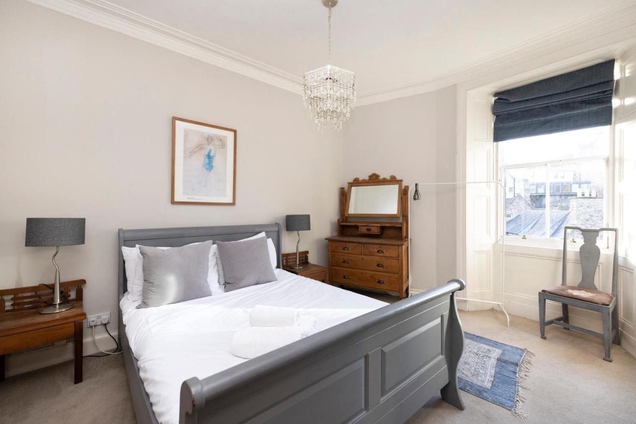 Joivy Old Town 1-Bed Apartment With Stunning Views Edinburgh Exterior photo